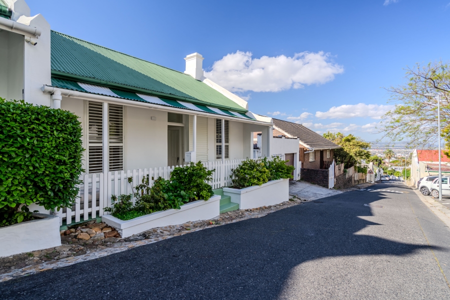 2 Bedroom Property for Sale in Oranjezicht Western Cape